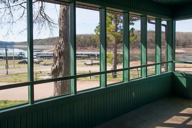 Bull Shoals Lake vacation rental house-screened in porch