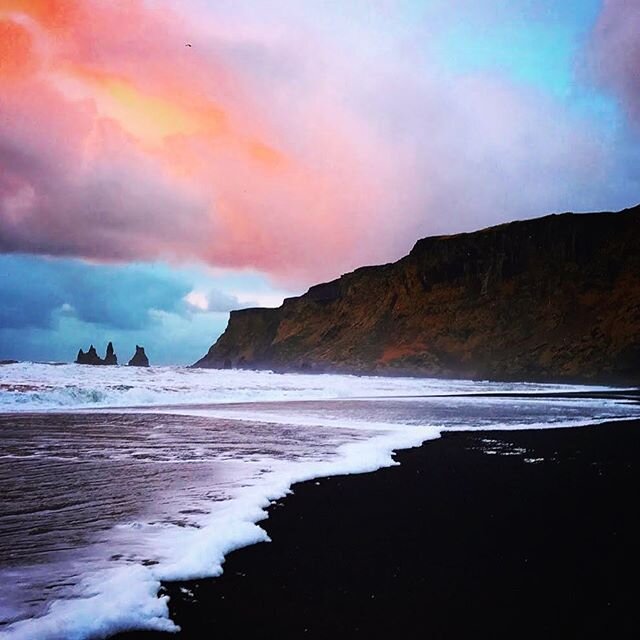 Happy Earth Day 🌎 
This photo is from my trip to Iceland a few years back at Reynisfjara black-sand beach. Such a beautiful country! #earthday #earthday2020 #travel #travelphotography #explore #iceland #beach #black #sand #reynisfjara #colour #paste