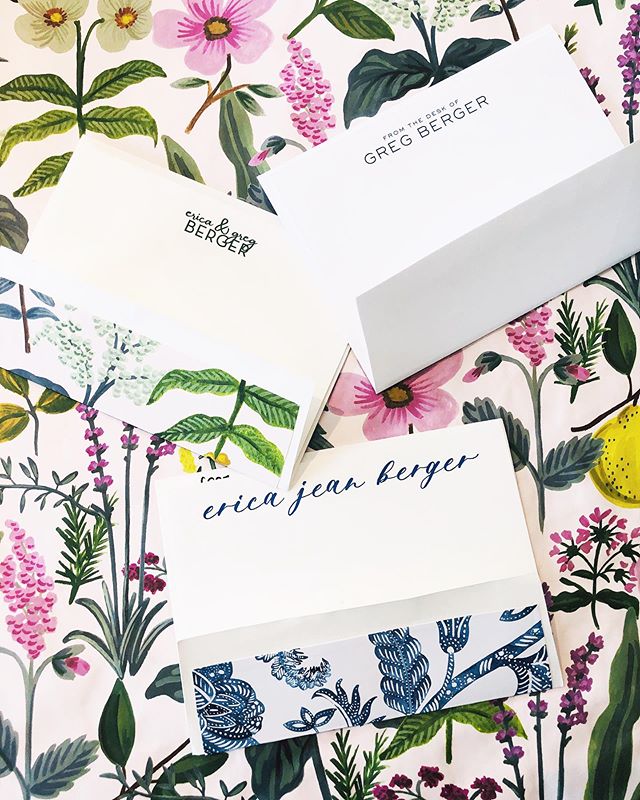 Customize a suite of stationery for their wedding gift! One set personalized with each of their names & one set to share! #themonogrammedhome #monogrammedgifts #weddingwednesday #weddinggifts #weddingstationary