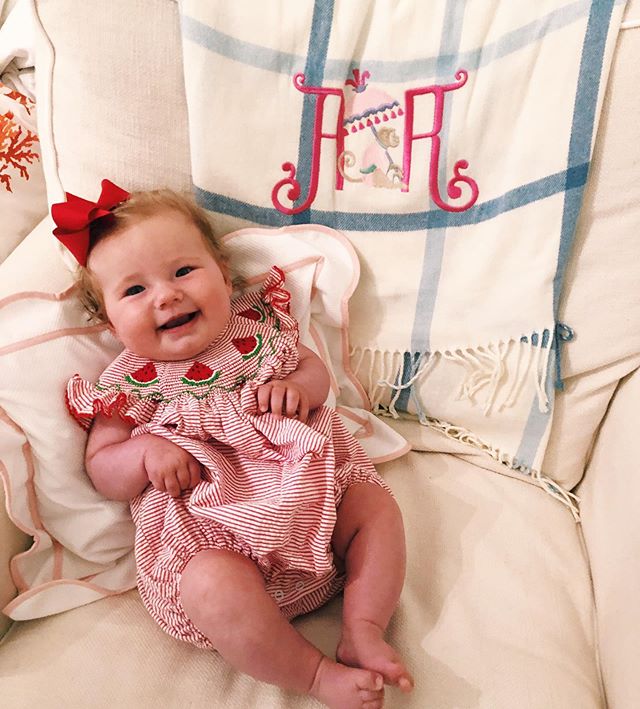 Hooray ๐ Summer ๐ Is ๐ Here! #themonogrammedhome #monogrammed #personalizedgifts #babygifts #throwblanket #hairbows