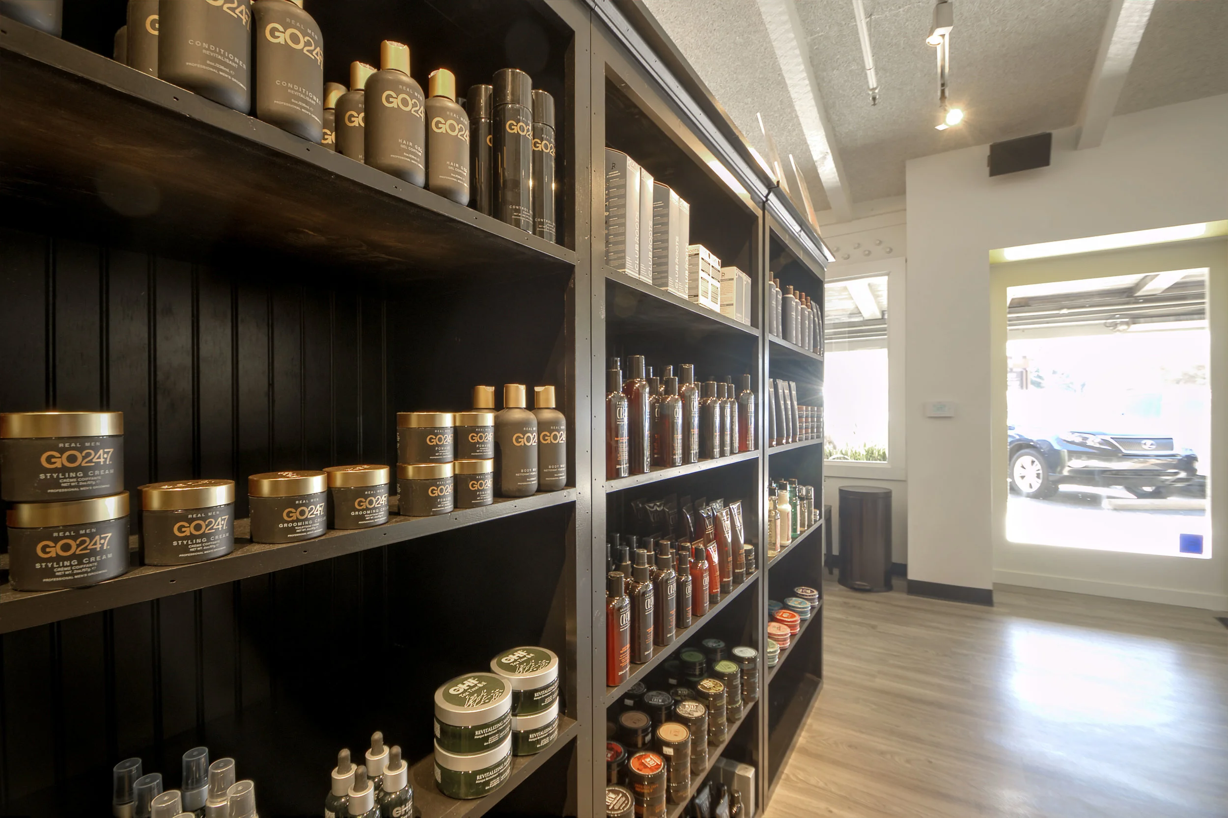 18 8 Men Salon Interior 16.jpg