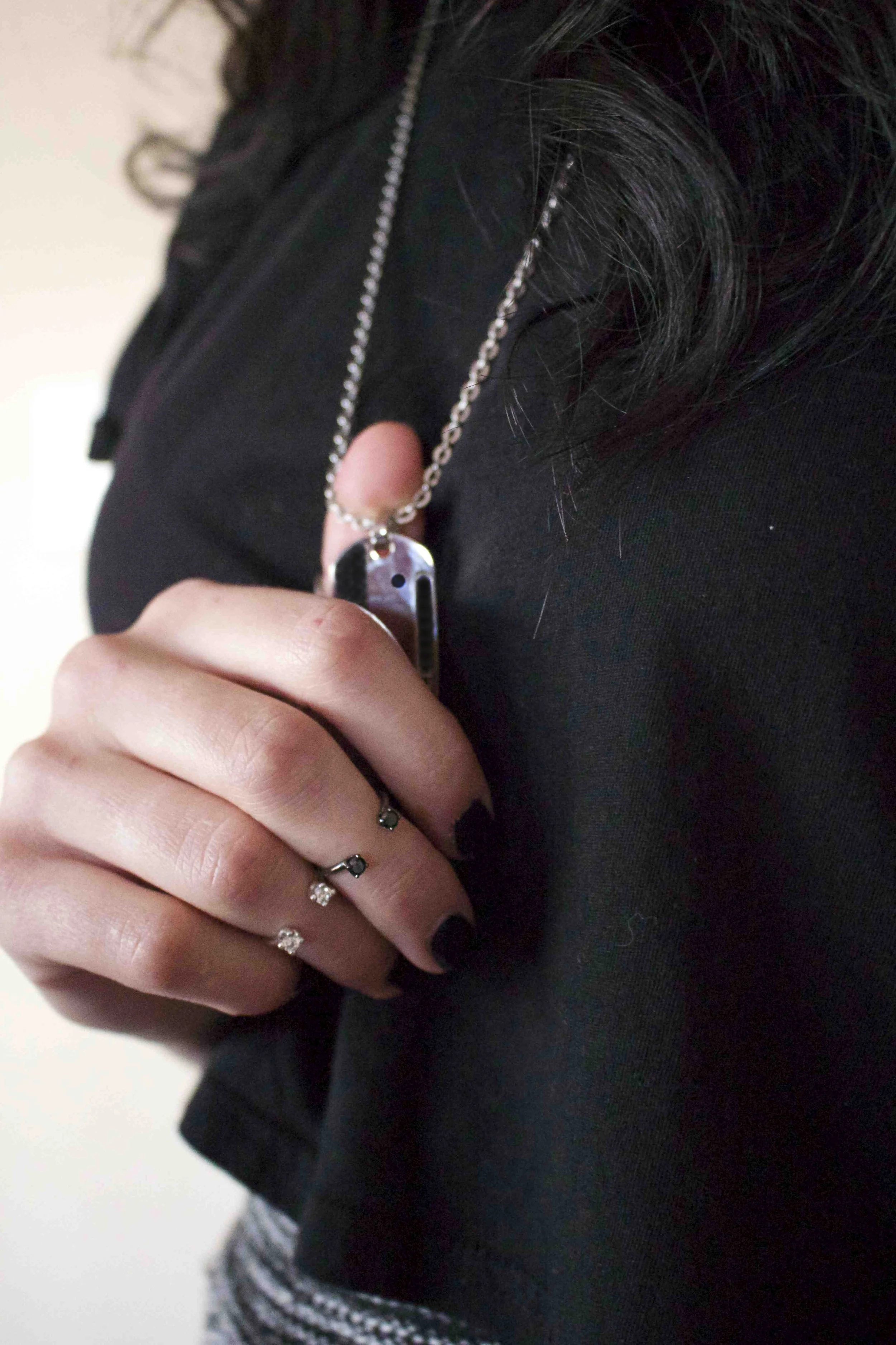 Lokus-bague-de-phalange-knucle-ring-or-collier-necklase.jpeg