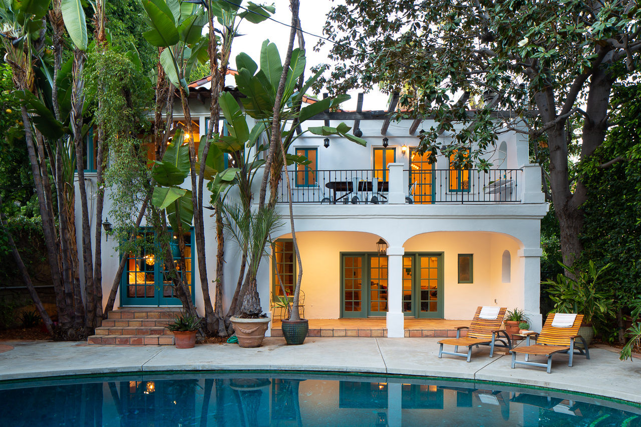 1829+Courtney+MLS+-+VirtuallyHereStudios.com-1.jpg