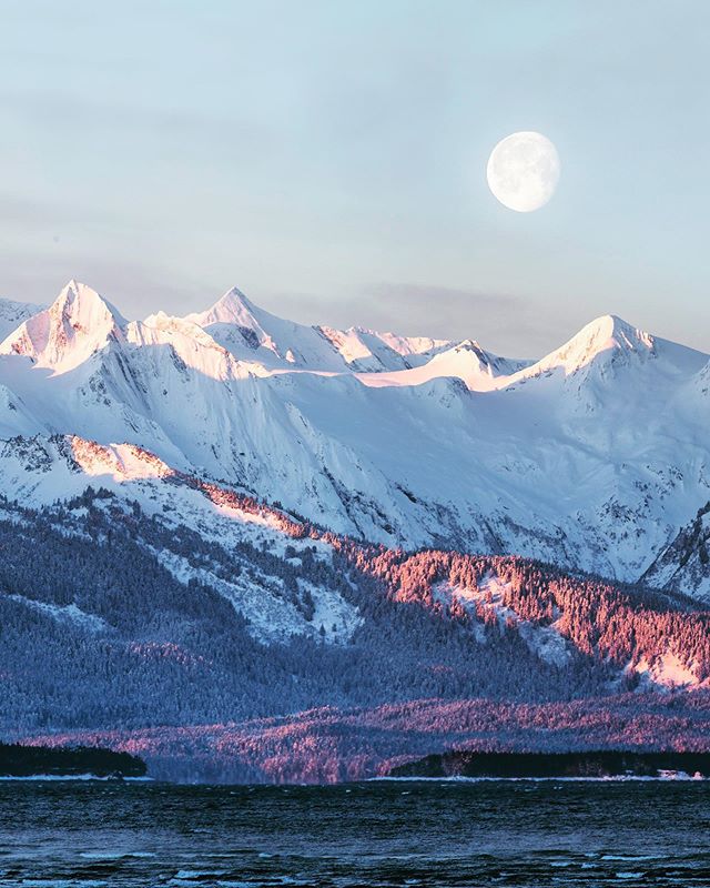 I found an old hard drive with a bunch of unposted gems on there. This one is of the Chilkat mountain range in AK. I just love that squiggly sun line below the moon.
.
.
.
.
#beautifuldestinations #wonderful_places #liveauthentic #wildernessculture #