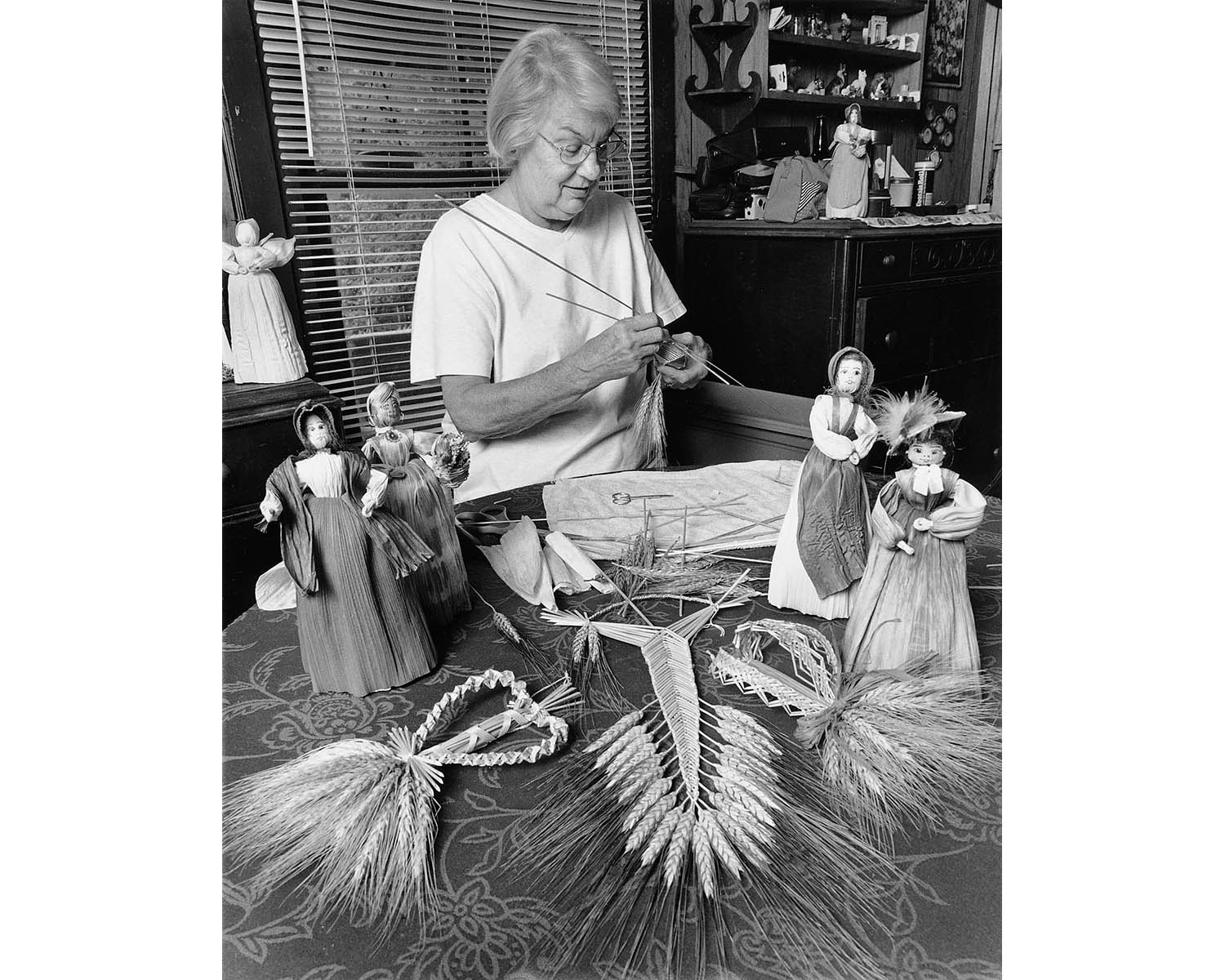 Hands in Harmony Corn shuck dolls handmade crafts Appalachian Tim Barnwell photographer