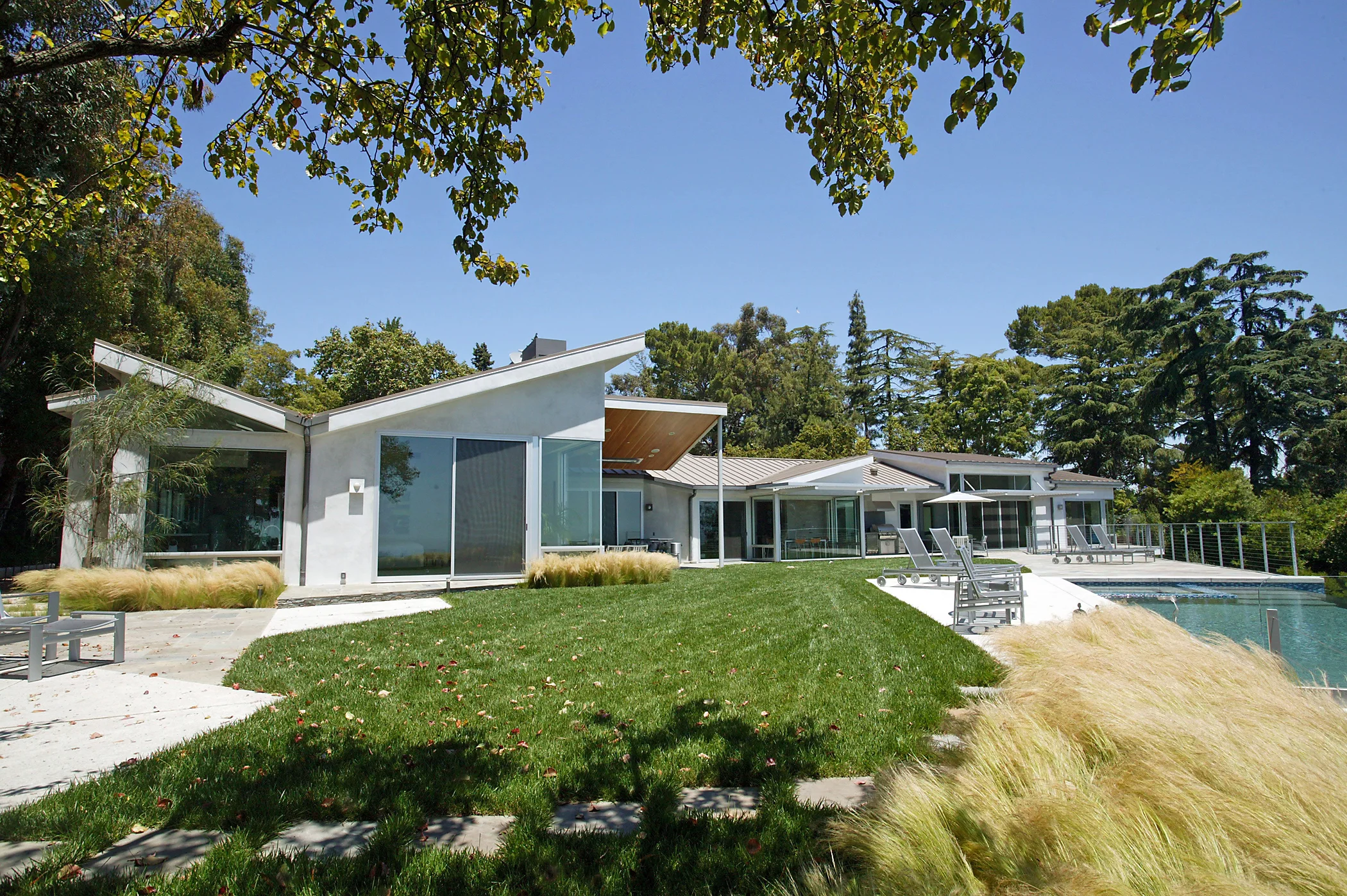    Hasday Residence   