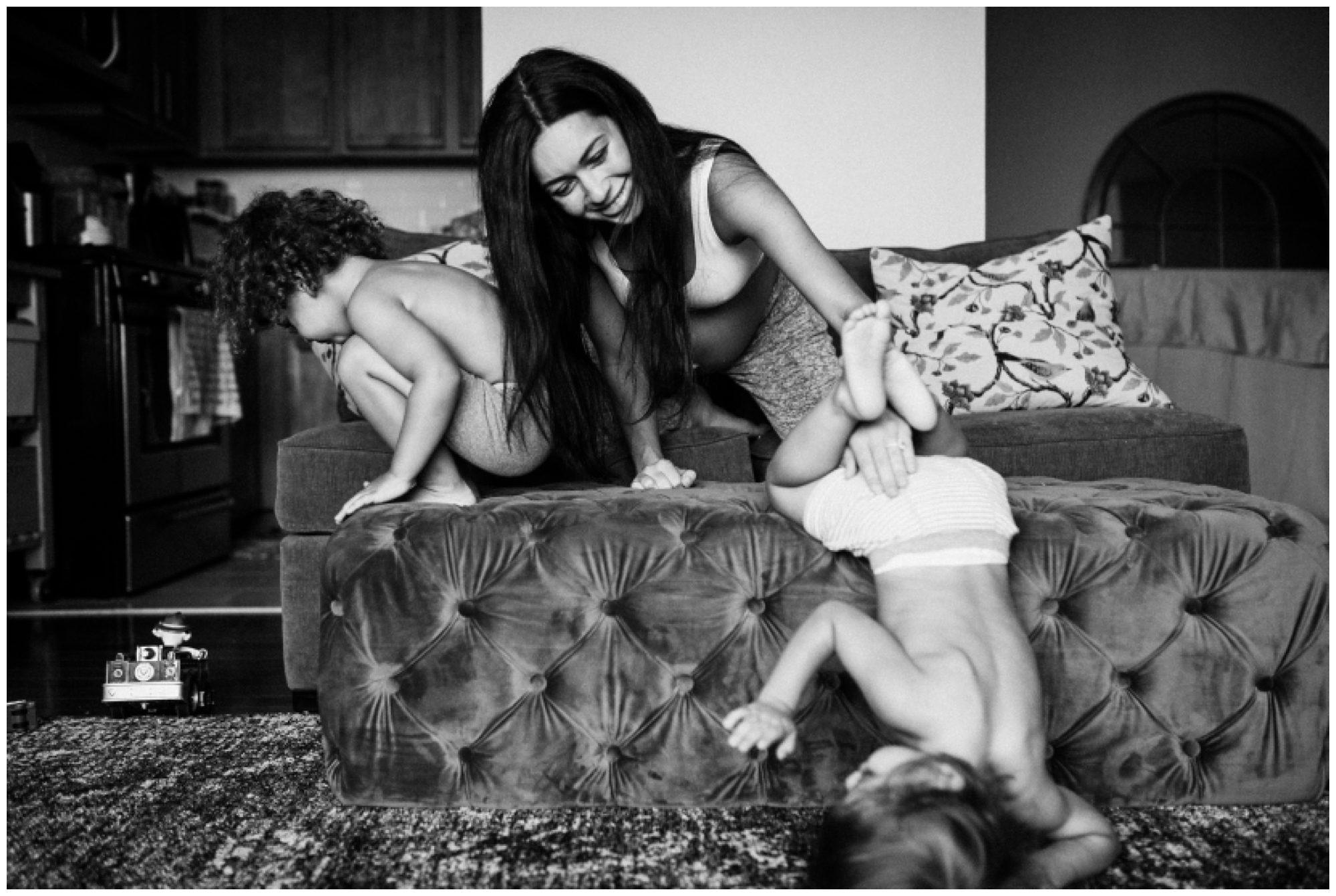 Maternity session at home with Bethany Ciotola and her boys in New York City_0010.jpg