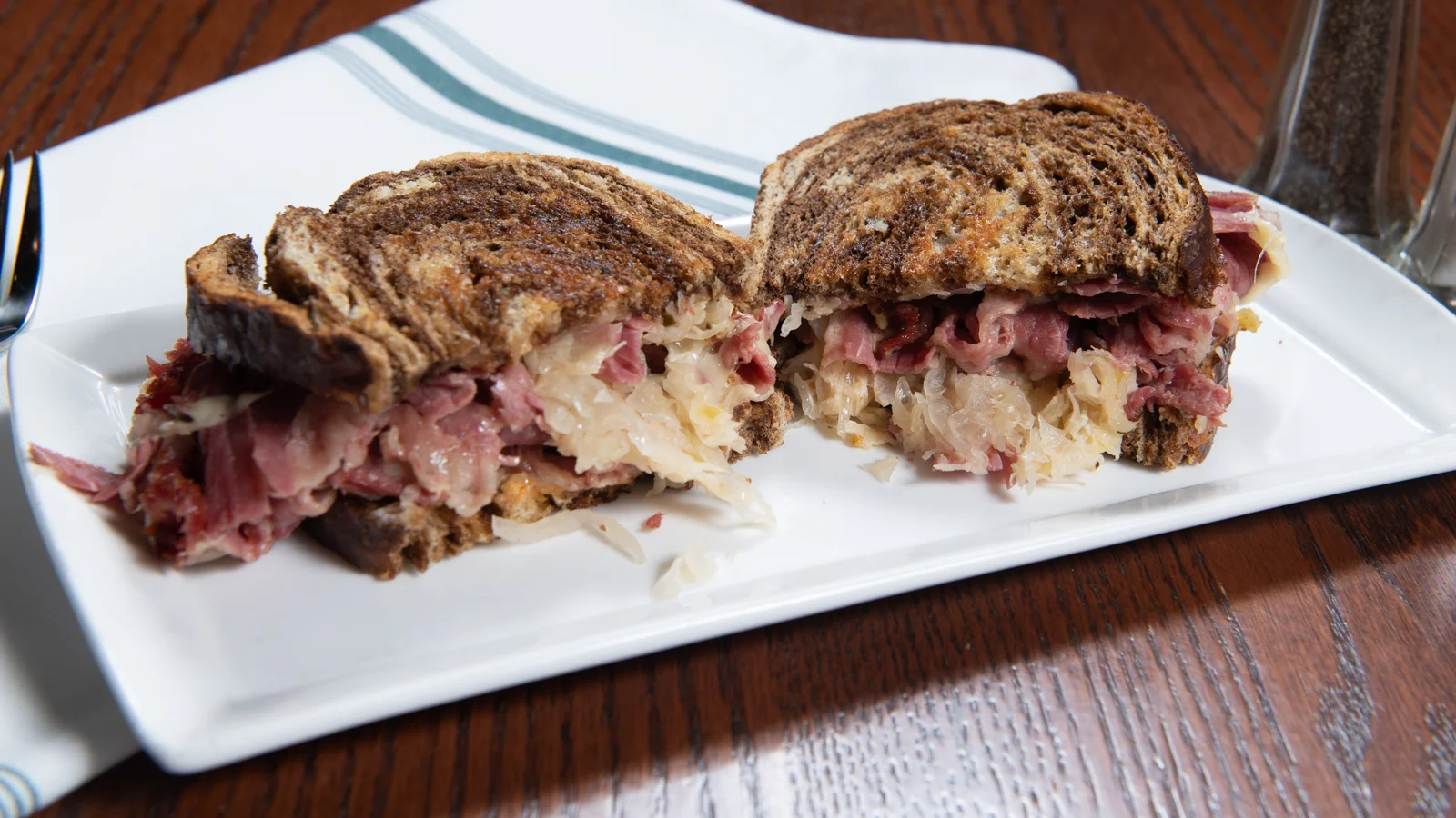 PJ MULLIGAN'S_Reuben Sandwich-1833.jpg