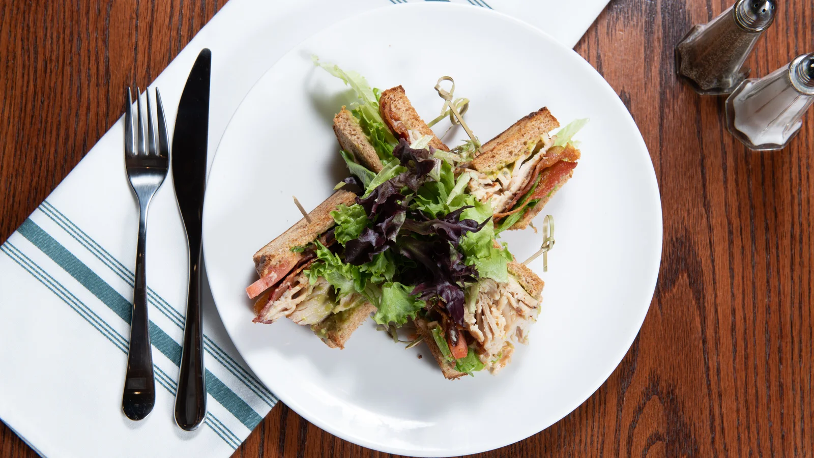 PJ MULLIGAN'S_Turkey Club Sandwich-1853.jpg