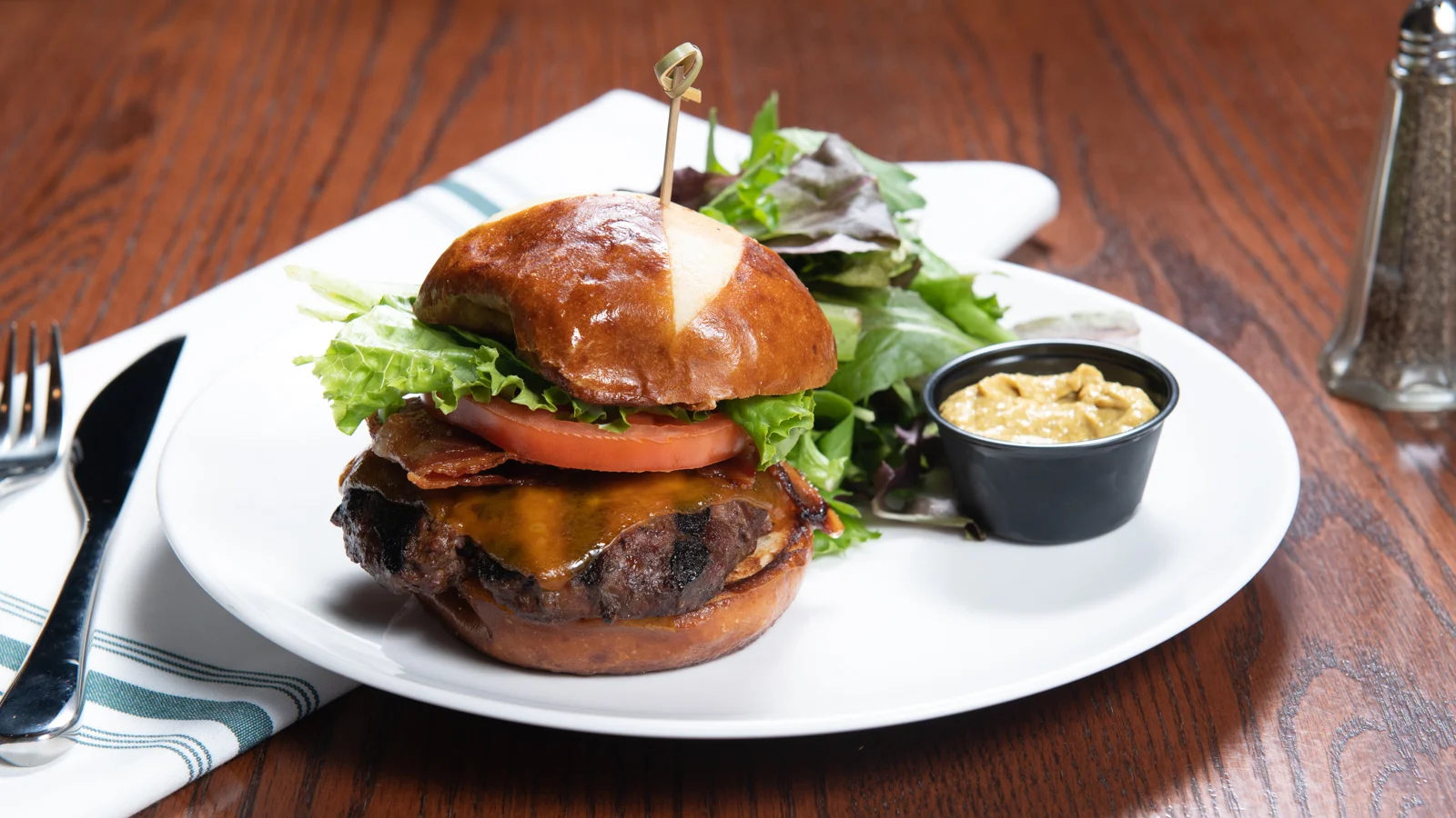 PJ MULLIGAN'S_Smoky Bacon Burger-1864.jpg