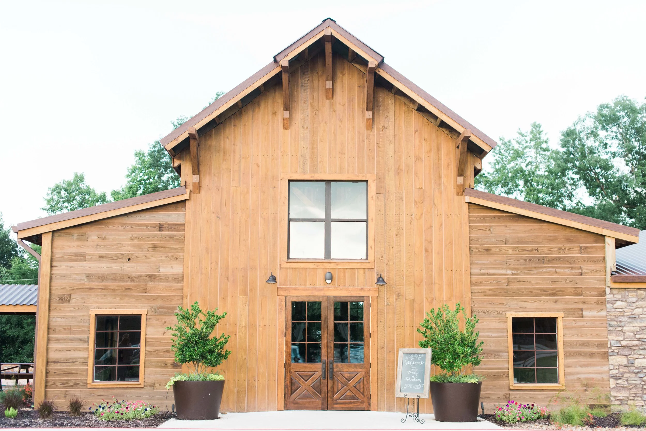 big-sky-barn-wedding-houston-wedding-photographer-featured-magazine-houston-film-photographer-austin-wedding-photographer-28.jpg