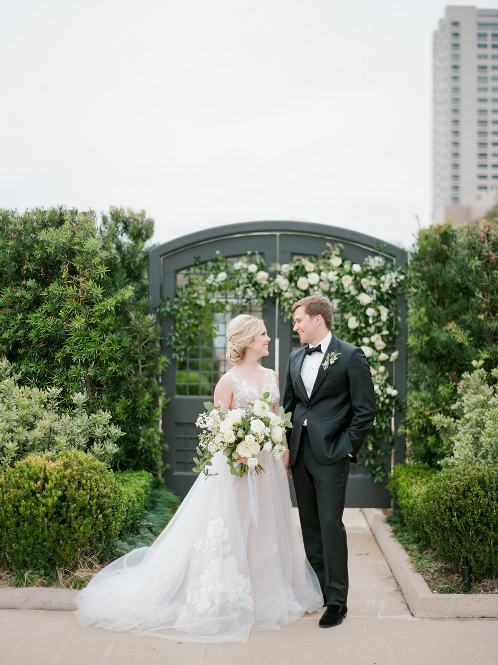 McGovern-Centennial-Gardens-Houston-Texas-Wedding-Venue-Josh-Dana-Fernandez-Photography-Film-Destination-Fine-Art-Luxury-Top-Best-Austin-Dallas-Magnolia-Rouge-Jennifer-Laura-Design-3.jpg