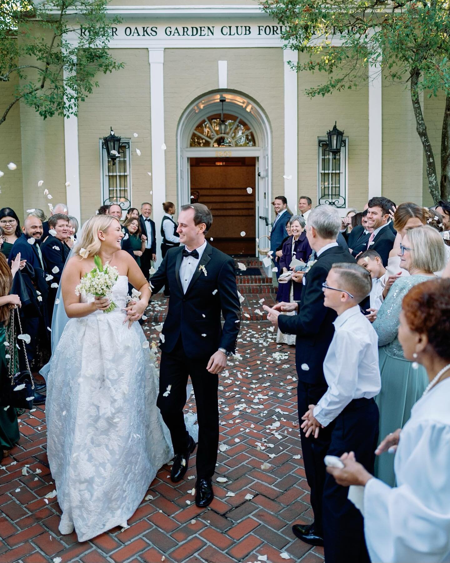 Joy that is contagious to everyone around will always be my favorite backdrop. (And this wedding has no short supply!)

Venue: @riveroaksgardenclub 
Planning: @rmplansweddings 
Beauty: @lovelykindbeauty 
Gown: @moniquelhuillierbride @cdnbridal 
Flora