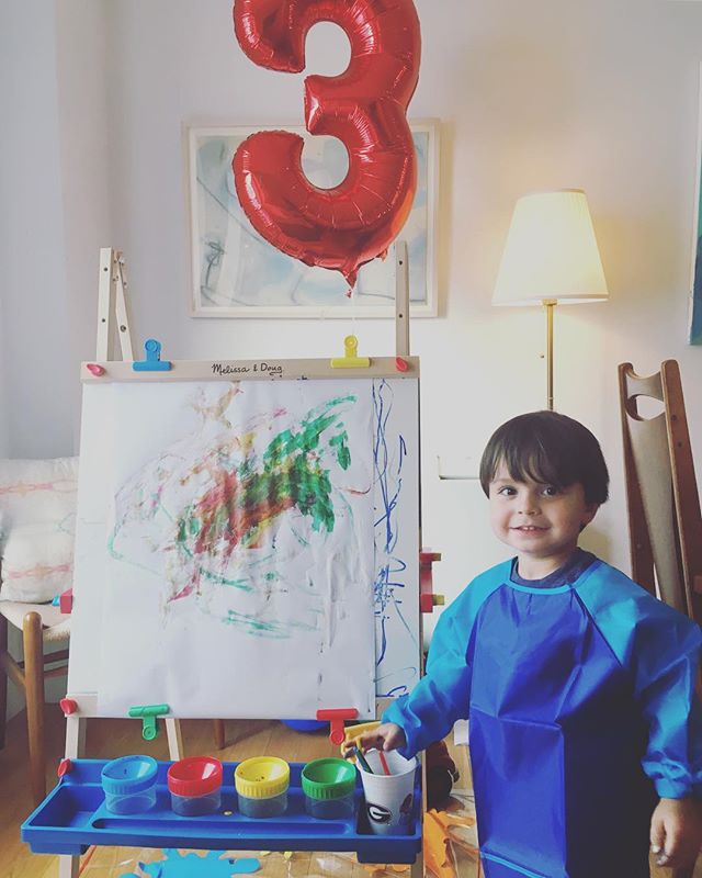 My budding artist with his favorite birthday present. He loves to paint! 👨🏻🎨💙 #toddlerartist #threeyearsold #artistmama #abstactpainting @melissaanddougtoys