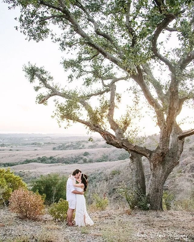 Monticito “little mountain” has an impressive view and a sweet place for a an elopement, engagement, wedding, honeymoon, or a chill vacation. Close enough to Santa Barbara and far enough away to hear your own heart beat. π
Photo: @aureli
