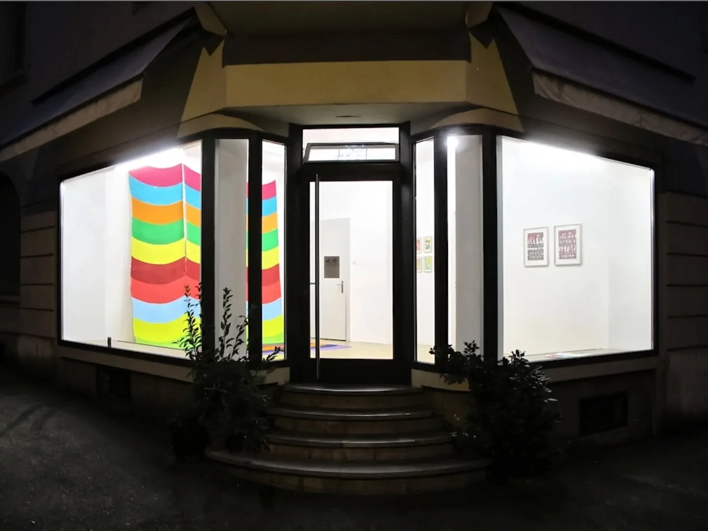 Prisma&nbsp;at Hebel_121 in Basel, Switzerland&nbsp;🇨🇭&nbsp;exhibition images.

Wave-like paintings, a central textile installation, and an open sketchbook, spilling color into the street and inviting viewers into the playfulness of my process.

✨ 
