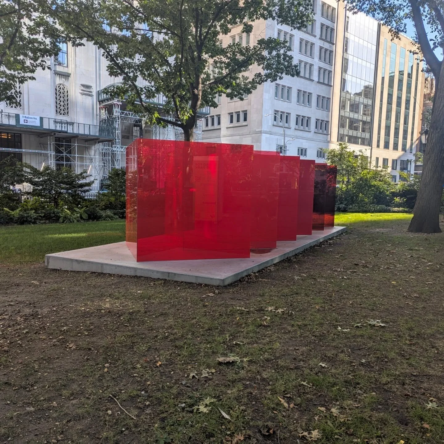 Gorgeous Larry Bell sculptures in @madsqparknyc ! Felt lucky to see them in the ☀️🌞☀️!