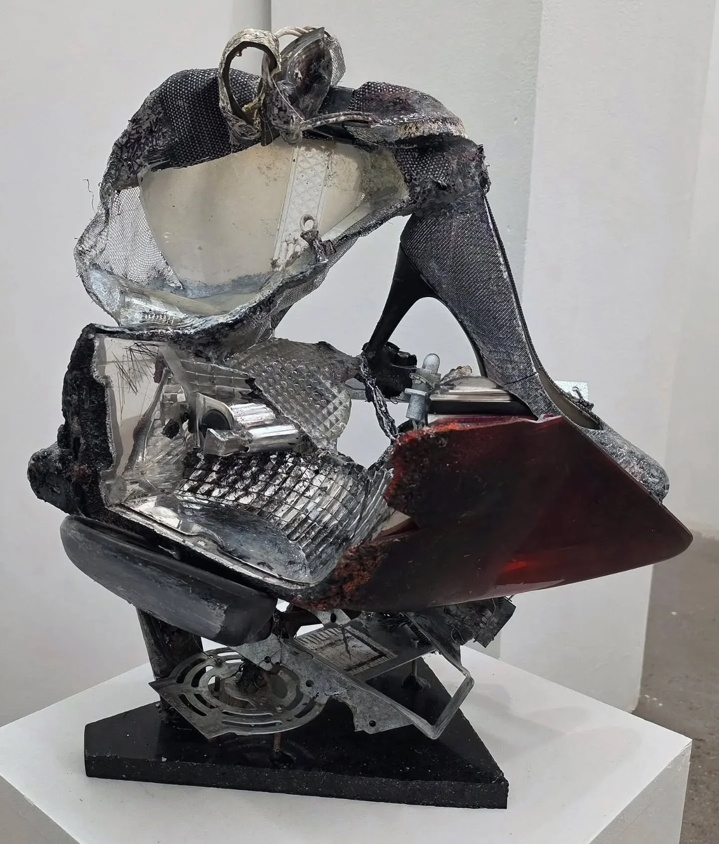 Congratulations @carol__diamond on your exhibition titled "Go ahead, Make me" at @equitygallery ! 

* Photo credit: Mark Rosenthal