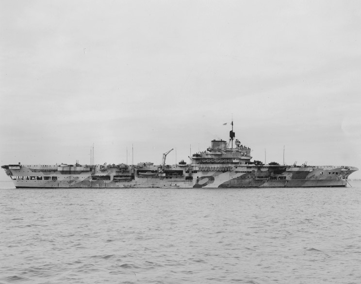 1941_11_21_indomitable_Portsmouth_Norfolk_Repairs.jpg