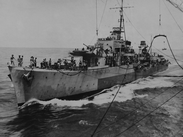 HMS Quilliam refuels at sea.
