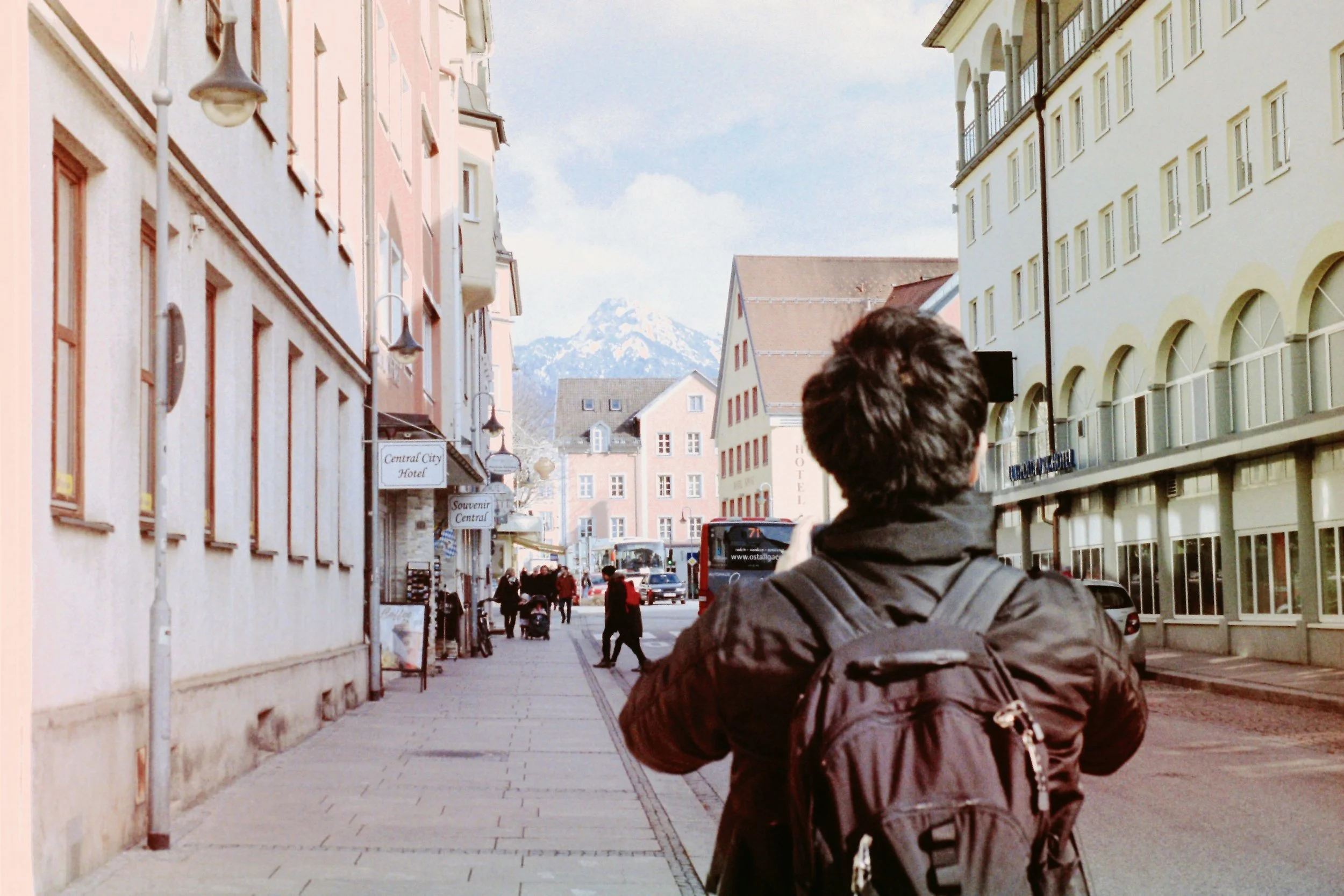 知らない街を散策したり