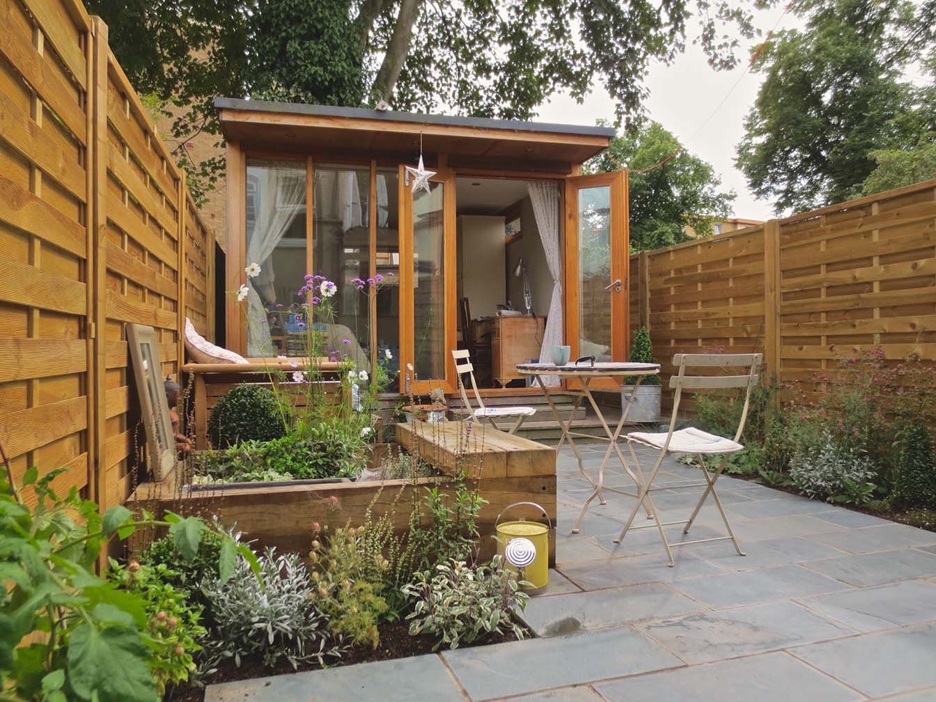 Feverfew_Garden_Design_BK_HamptonWick_002.jpg