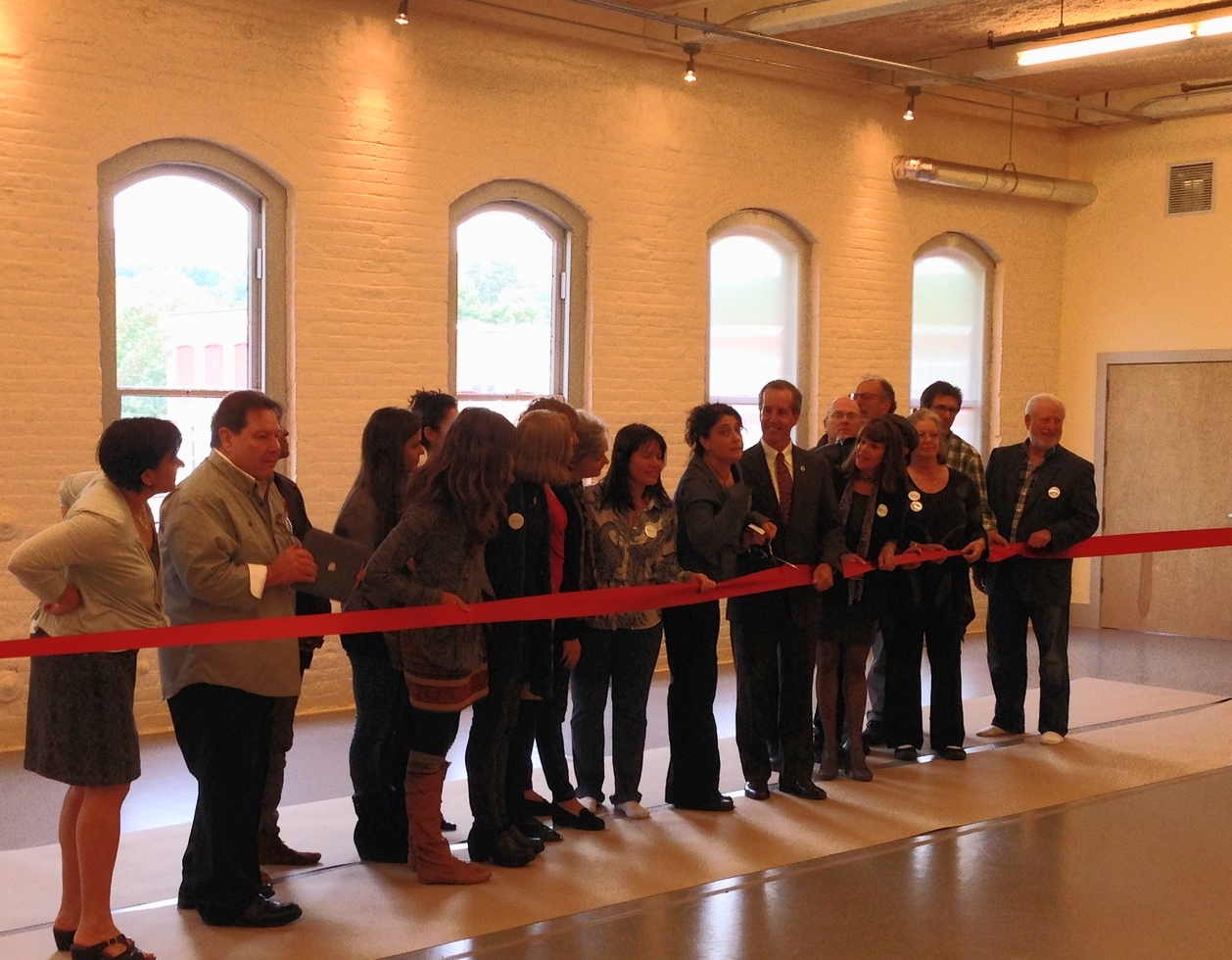 Diane Pearlman, Bettina Montano and Smitty Pignatelli cutting the ribbon