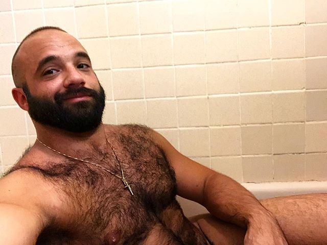 #Friday #chasingtheblues #yestotalthirsttrapsueme #thebeardedhomo #thescruffyhomo