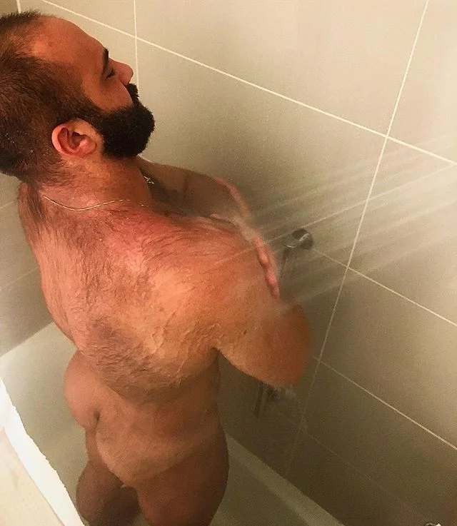 Thank you to @theruggedexposures for a very fun Polaroid film shoot! A preview of a very talented photographer’s work 📸 by @theruggedexposures @brittburchfield #thescruffyhomo #thebeardedhomo #peach #butt