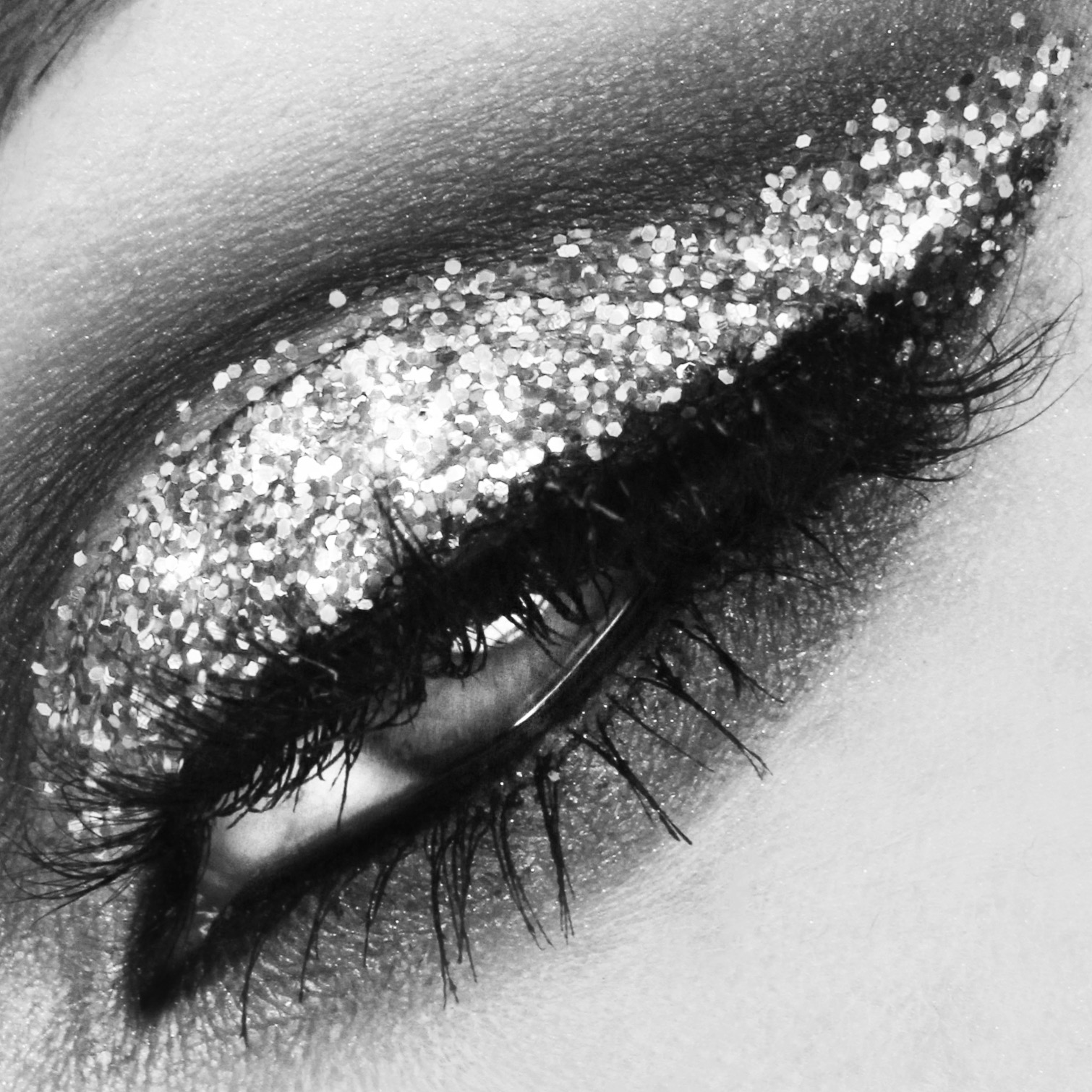 Sultry party look with glitter