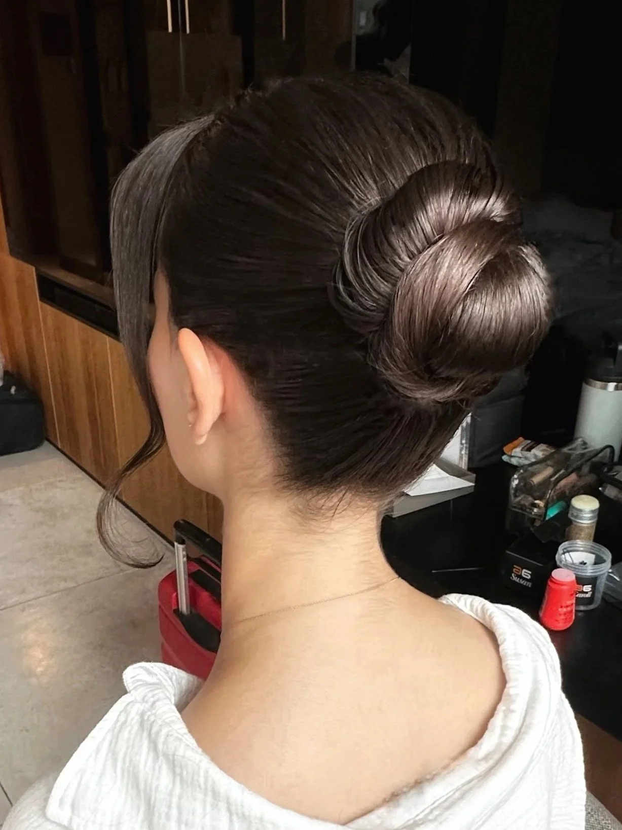 HAIR STYLIST BARCELONA BRIDAL WEDDING SLEEK BUN