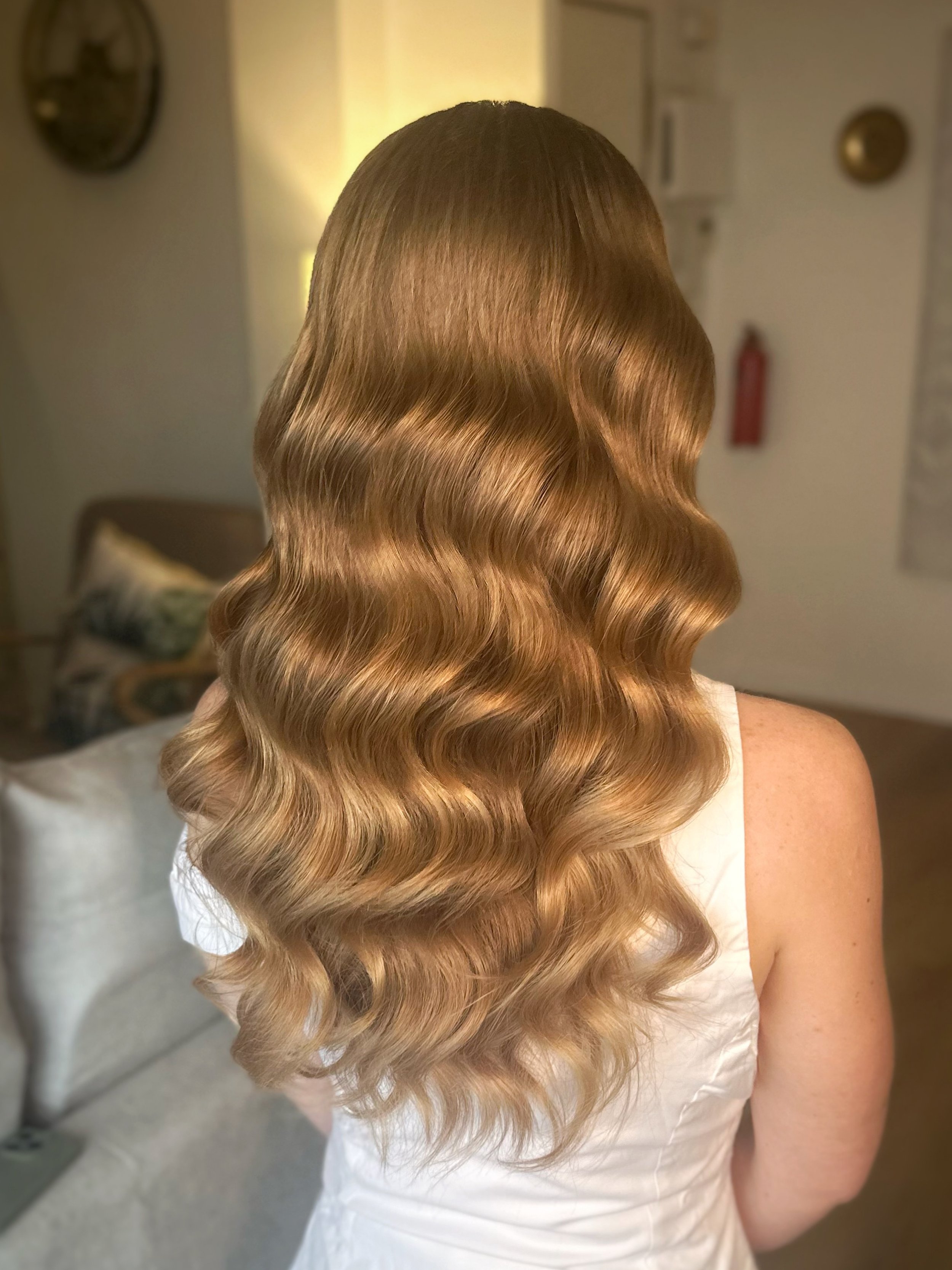  Hollywood waves by Kristiana Zaula make-up artist and hair stylist based in Barcelona 