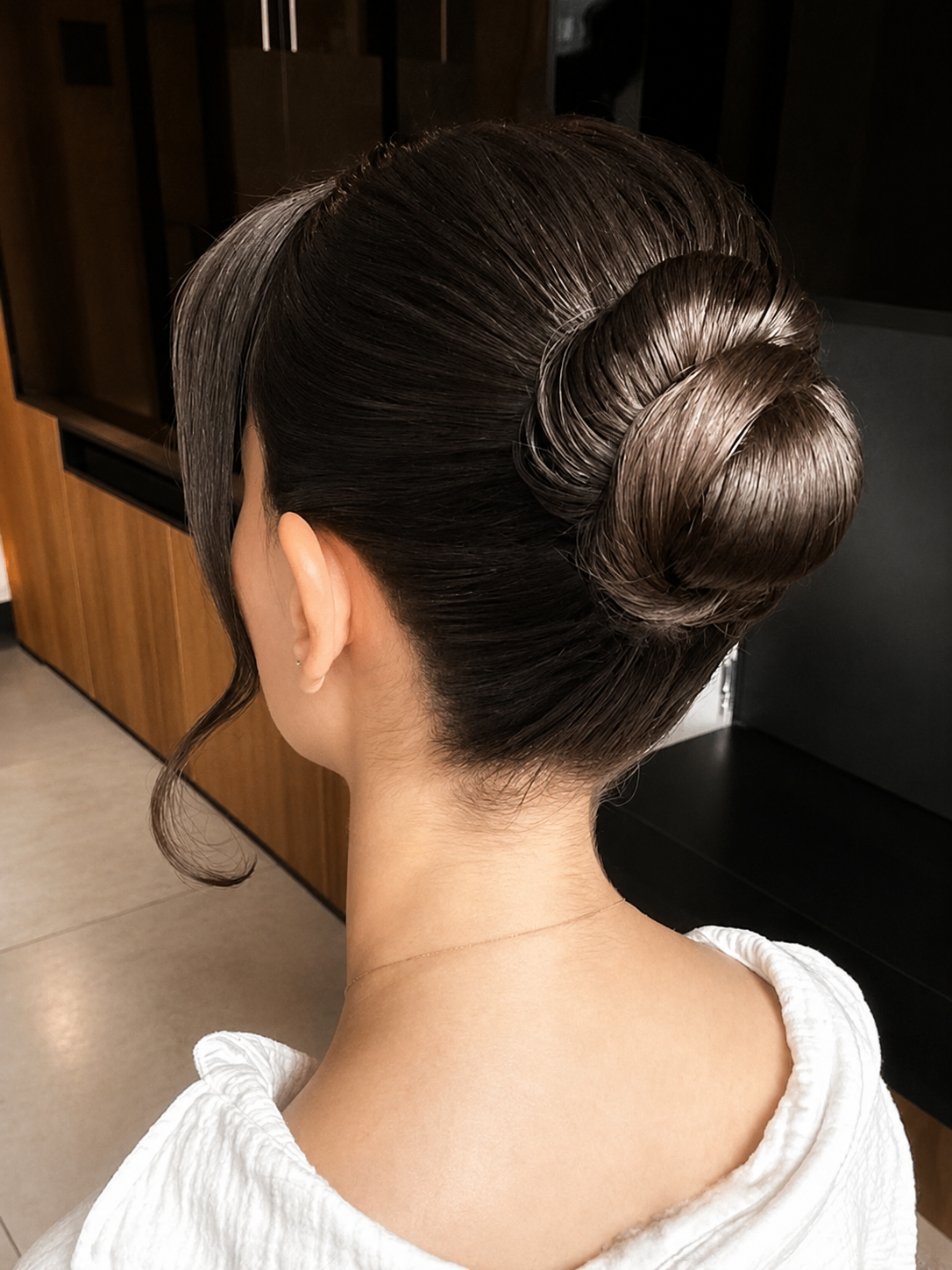 HAIR STYLIST BARCELONA BRIDAL WEDDING SLEEK BUN