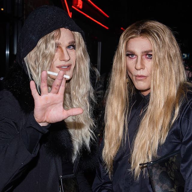 Neil Patrick Harris and David Burtka stay in character as Mary-Kate and Ashley Olsen at Heidi Klum&rsquo;s Halloween party