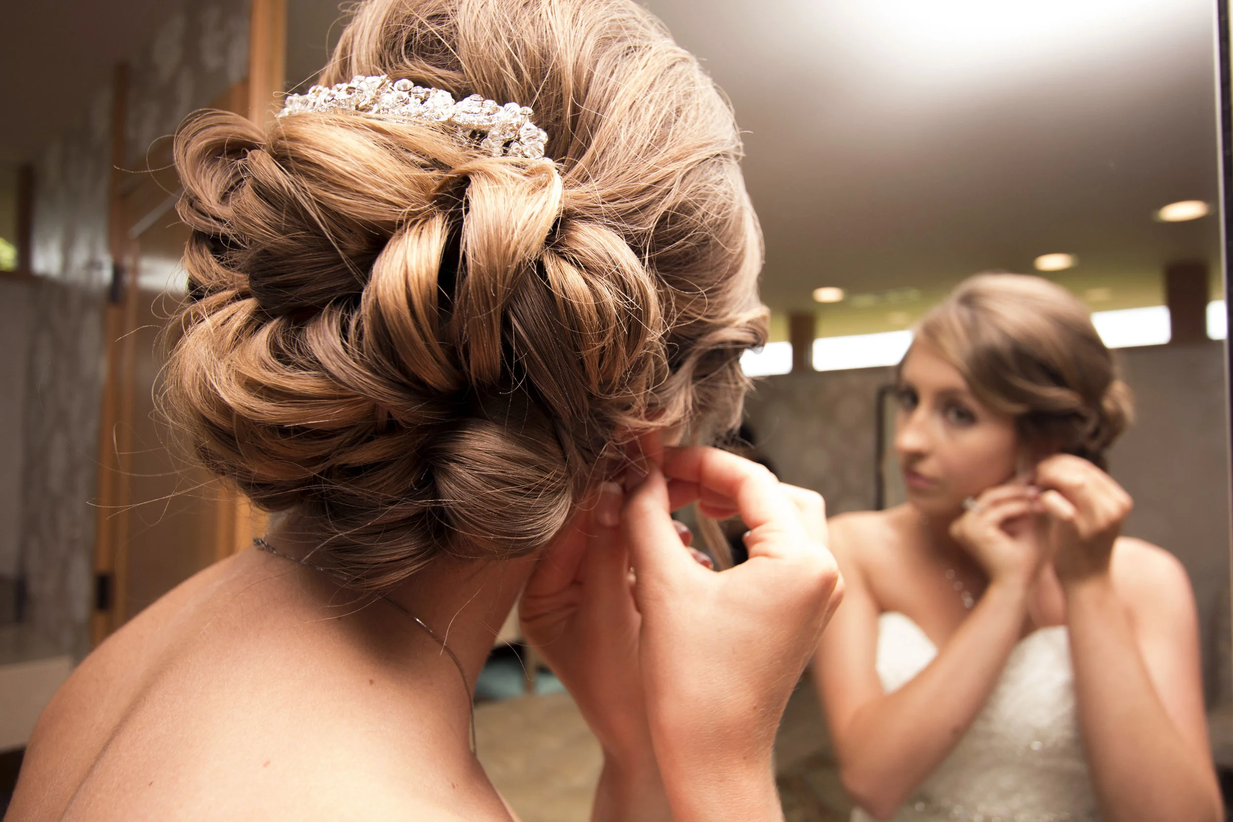 ABOVE: Ashley's flawless hairstyle was created by Leslie Rowe Sherrill at Sola Salon.
