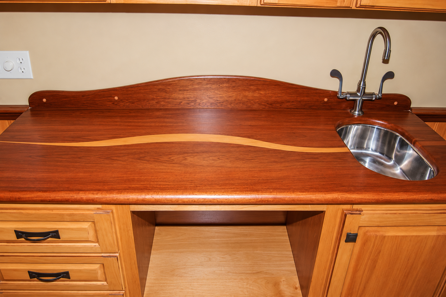 Craftsman Kitchen with Wave Inlay.png