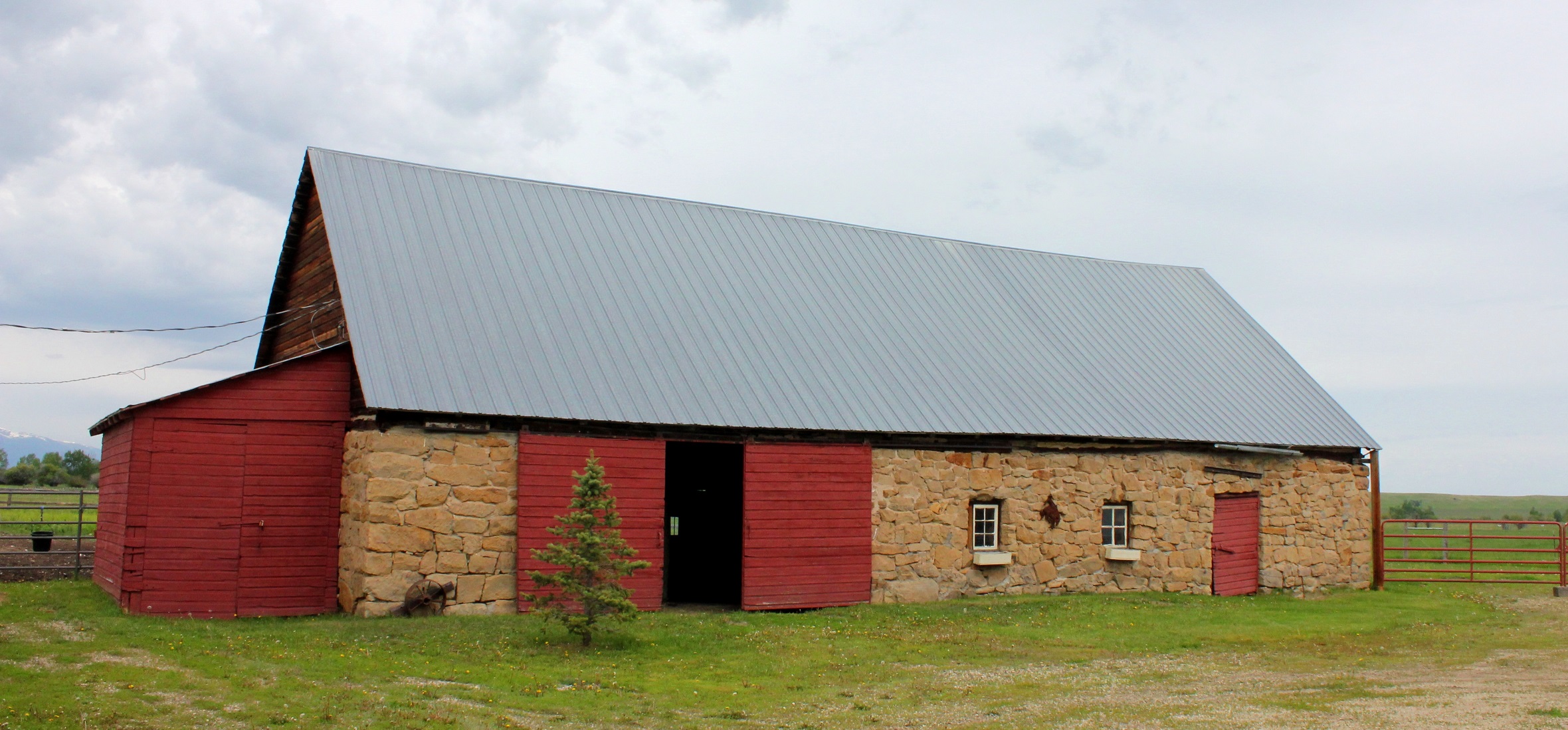 Kero Farmstead 06 barn small.jpg
