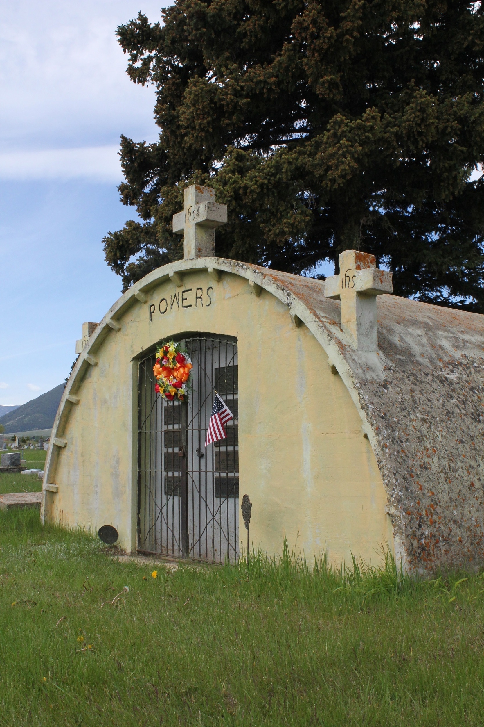 Red Lodge Cemetery 04 Powers tomb.jpg
