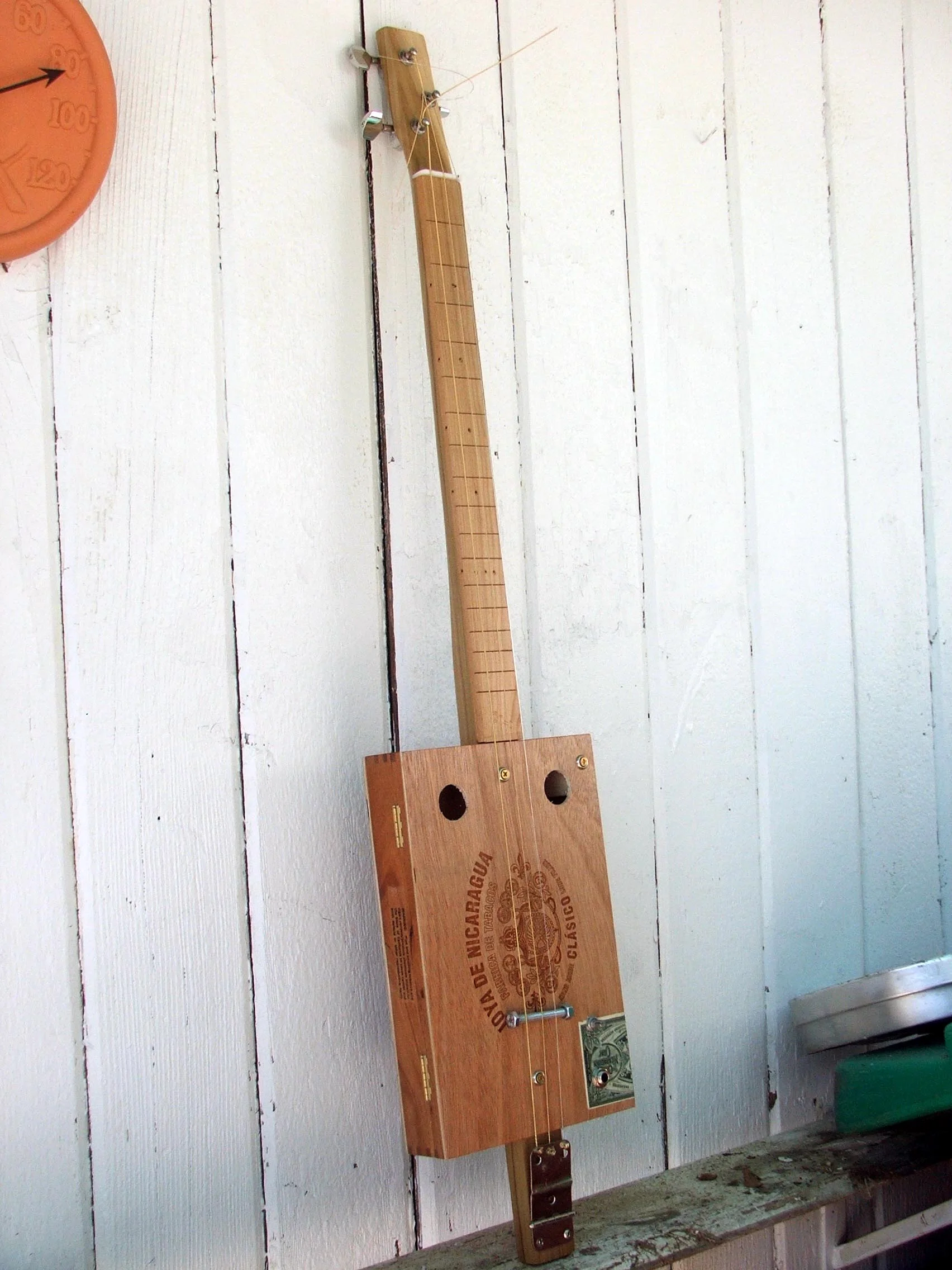 FINISHED GUITAR