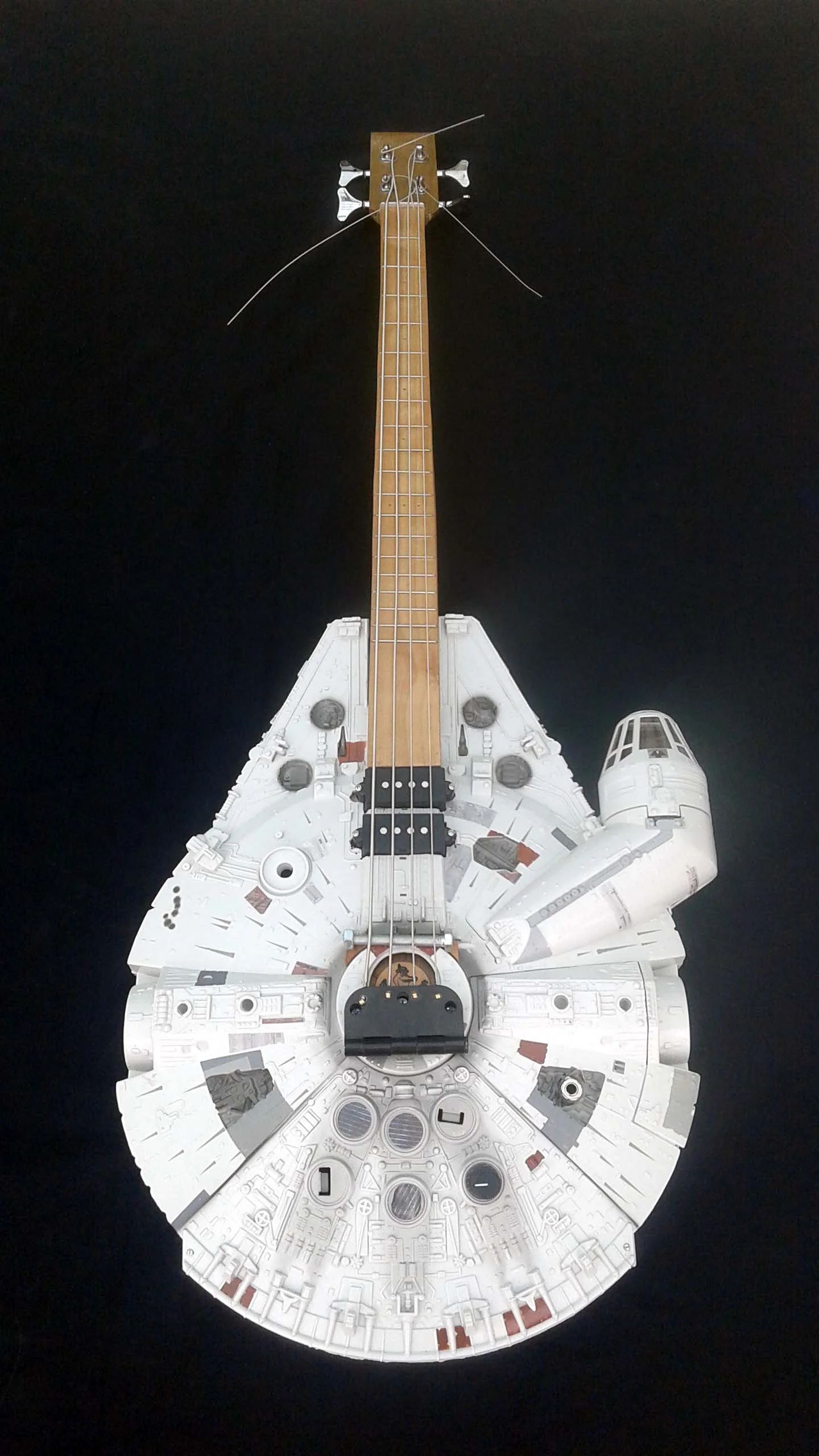 Millenium Falcon Bass