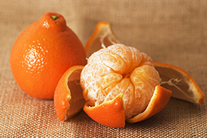 Tangelo - A hybrid of a tangerine and a grapefruit, about the size of a tennis ball with a tangerine taste but juicier. They generally have loose skin and are easy to peel. They are easily distinguishable from oranges by a characteristic knob at the top of the fruit.