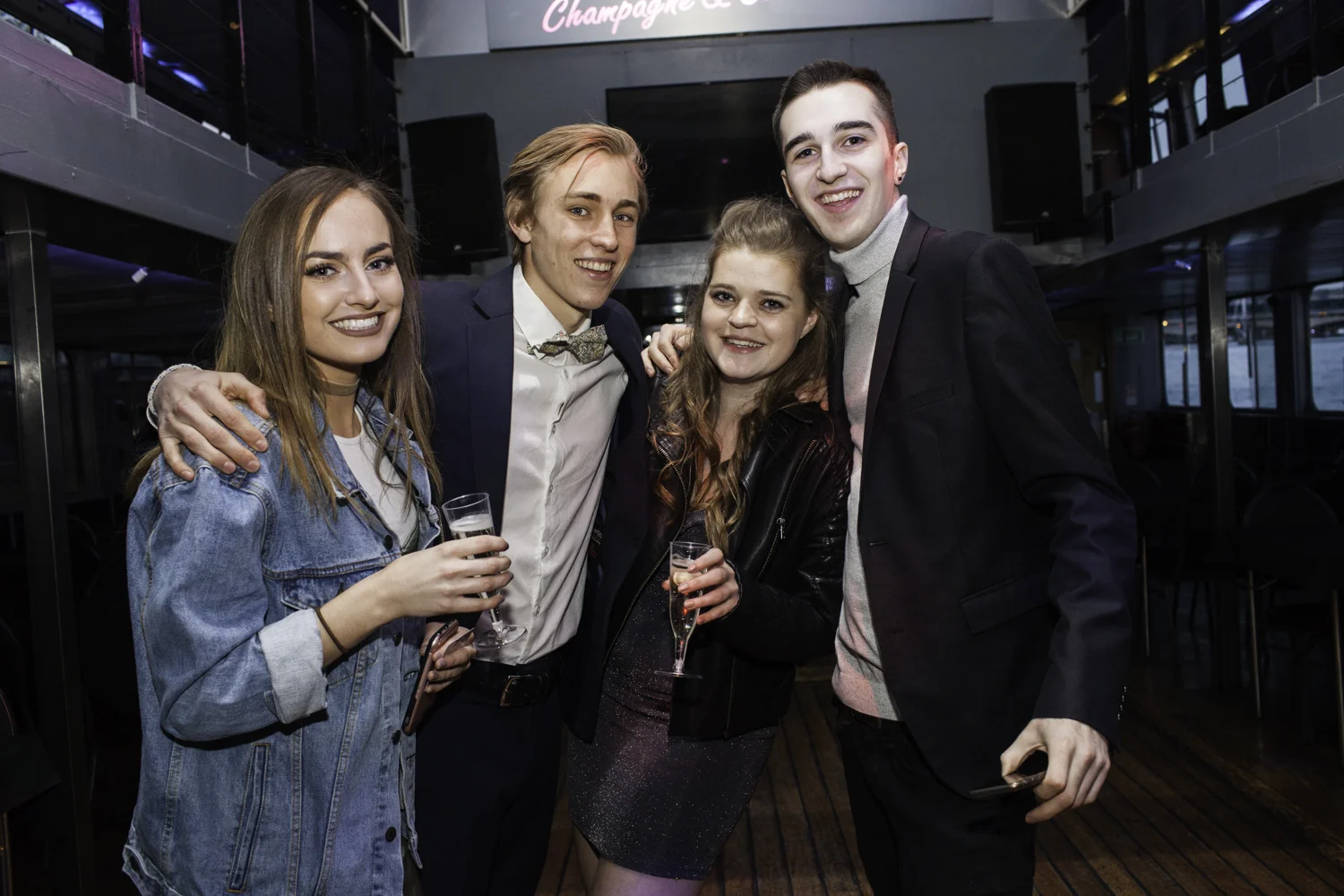 AdrianFisk-LondonBoatPartyPhotographer-WebEdit-1.jpg
