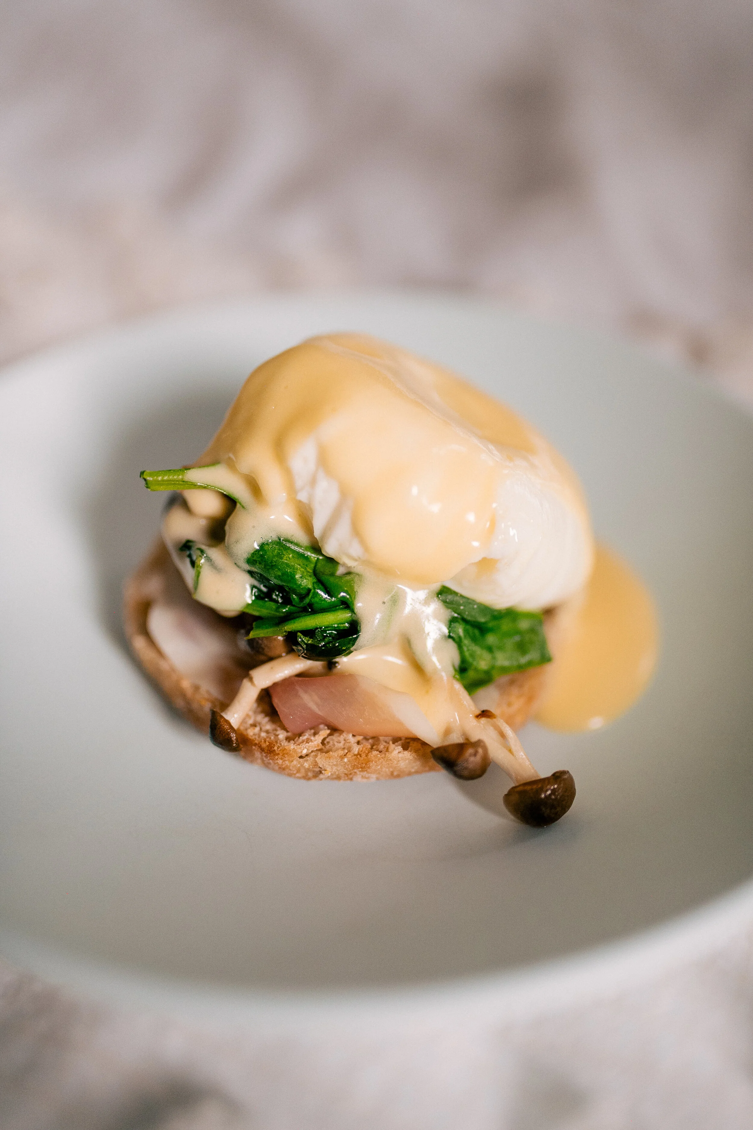 Eggs-benedict13.jpg