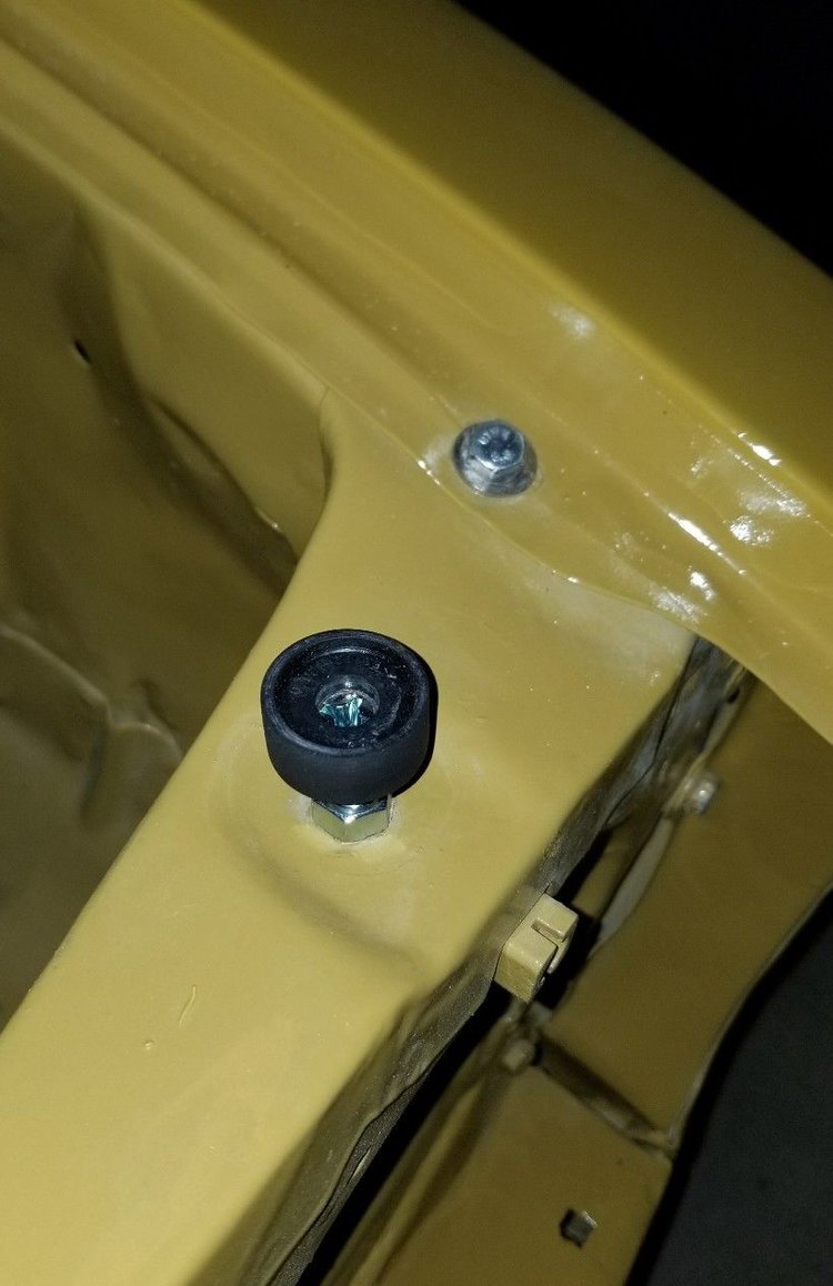 TE21 TE27 TE28 Toyota Corolla hood hinge pads 1971 1972 1973 1974 ke20 ke25 ke26 TE21 TE27 TE28 Toyota Corolla hood hinge pads 1971 1972 1973 1974 ke20 ke25 ke26