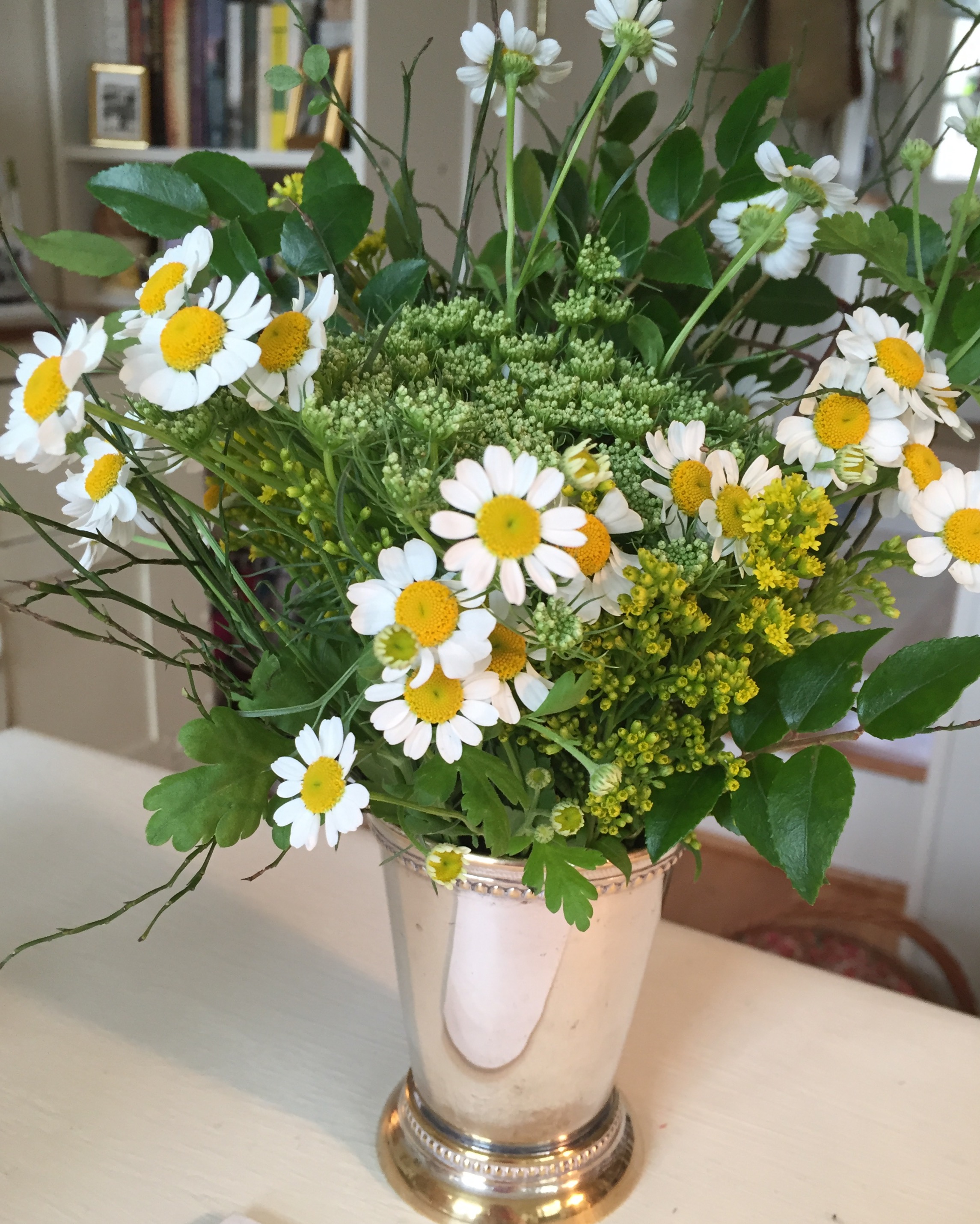 There seems to be flowers for other holidays, so I purchased a small bouquet for my desk. What is recommended for Leap Year?
