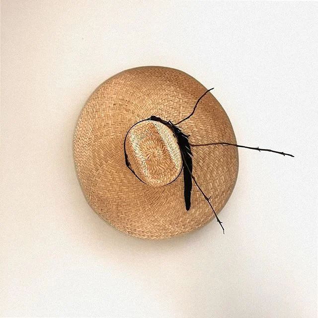 Leave the hat on (the wall) 🖤
+
+
+
+
+
+
#straw #hat #nature #summer #wall #blackfeather #black #negro #branch #dry #witch #creative #improvise #beach #accessoire #andromedaeden #lifeinandromeda #tulum #mexico #tulumlifestyle #airbnb #tulumairbnb #