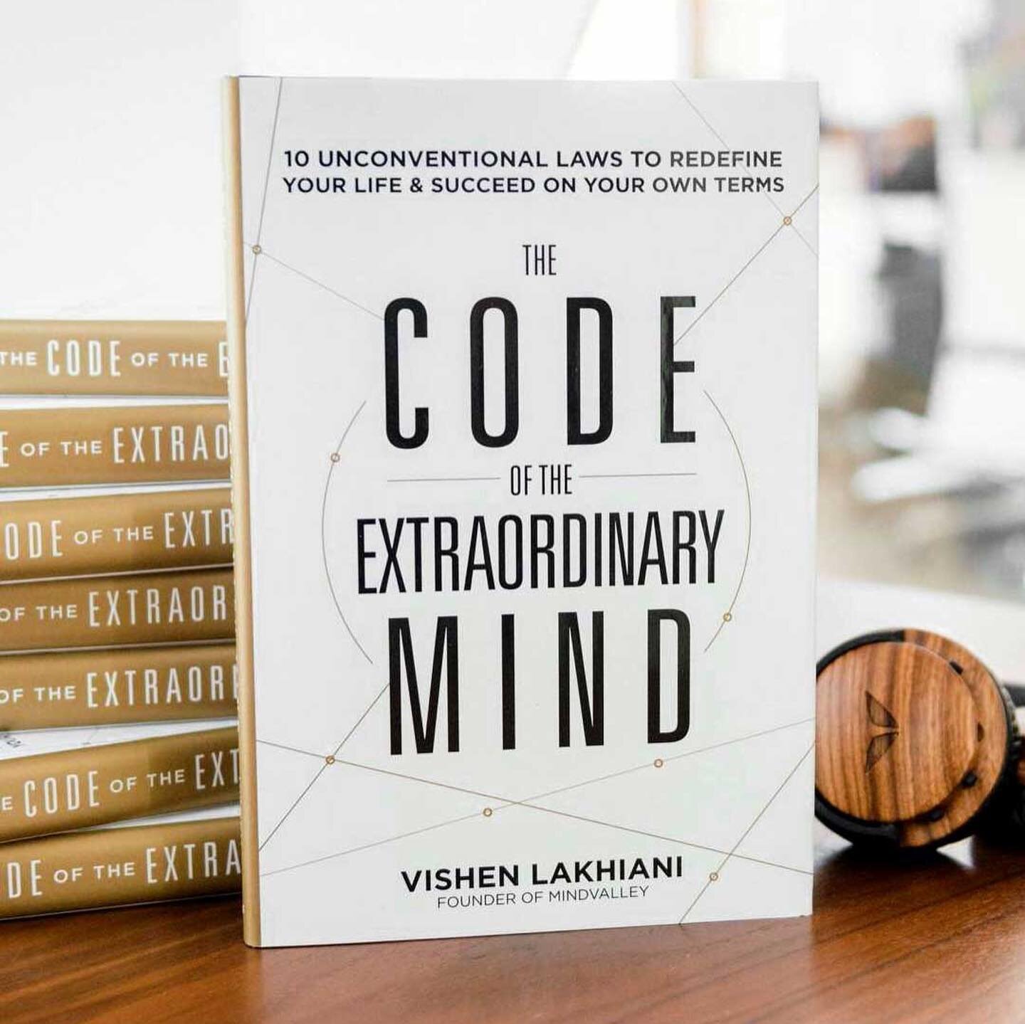 The C&deg;DE of the extraordinary M!ND by Vishen Lakhiani is THE book I want to recommend for a great start into the awesome new decade that is about to beginn with great(ness) steps. Questioning all the rulez life, culture and society imposed on us.