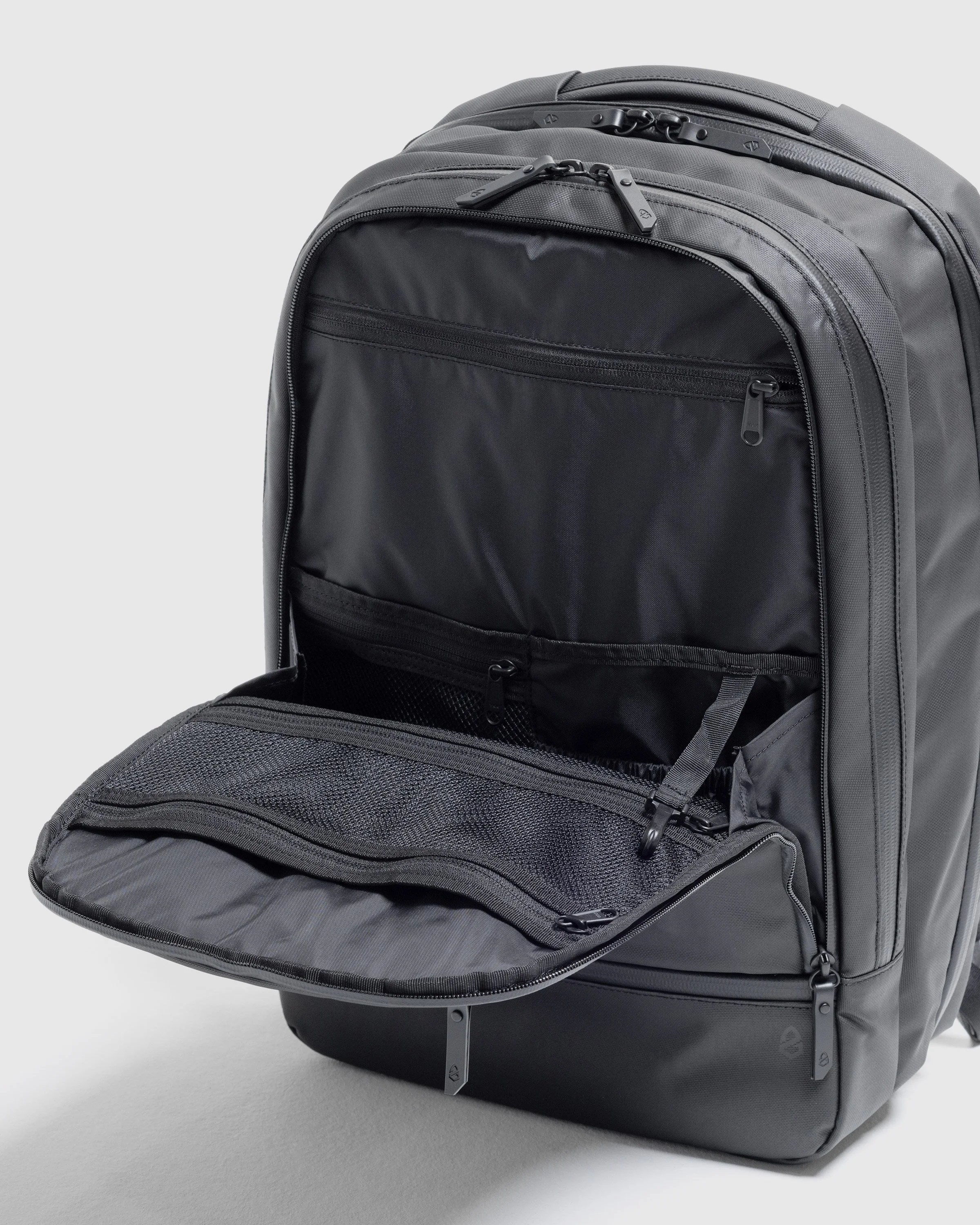 Black-Crest-Bags-Backpack-Black-Flat-6.jpg