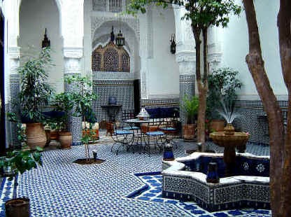Look at the incredible tiling around and in the fountain -