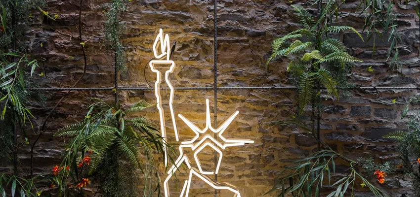 NYC cliche's + hamburgerrestaurant = Manhattn's